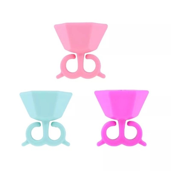 FINGER WEARABLE NAIL POLISH BOTTLE HOLDER - Picture 3 of 5